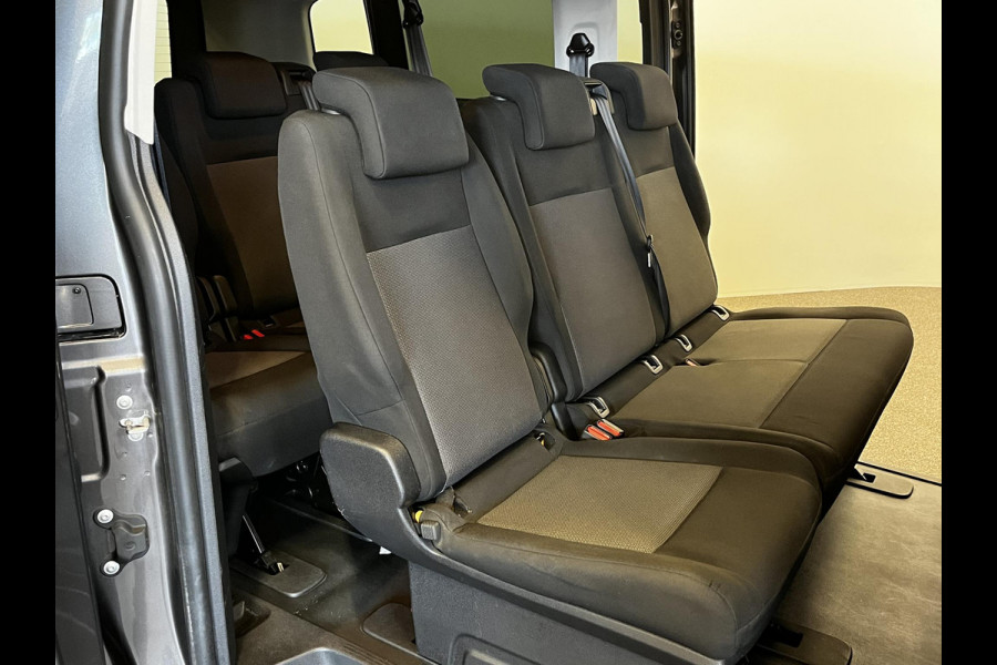 Toyota PROACE Electric Shuttle Long Extra Range Cool 75 kWh 9 pers. Navigatie Apple Carplay/Android Auto Parkeersensoren Cruise Control Lichtmetalen velgen Getinte ramen Airco