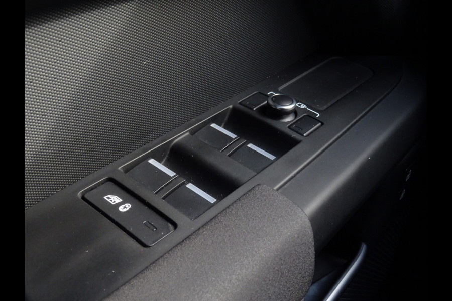 Land Rover Defender 3.0 D200 110 X-Dynamic S * URBAN * EYE-CATCHER * COMMERCIAL !!