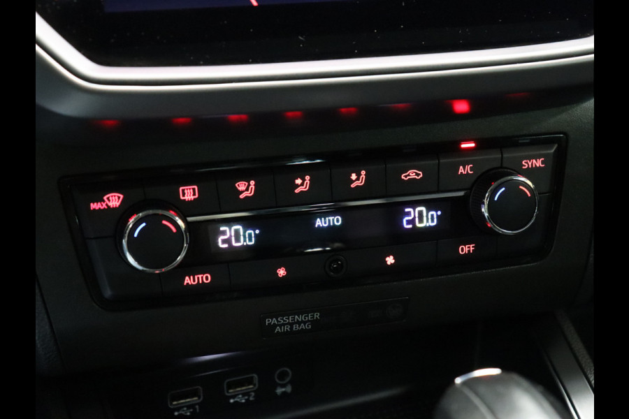 Seat Ibiza 1.0 TSI Style Business Intense [CAMERA, APPLE CARPLAY, ANDROID, PDC V+A, ADAP. CRUISE CONTROL, NAVIGATIE, CLIMATE, NIEUWSTAAT]