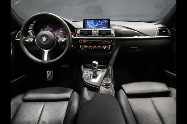 BMW 3 Serie Touring 318i M Sport [SCHUIFKANTELDAK, STOELVERWARMING, CRUISE CONTROL, ELEKTRISCHE ACHTERKLEP,  PDC ACHTER, VOL LEDER, M- STUUR, LED, NAVIGATIE, NIEUWSTAAT]