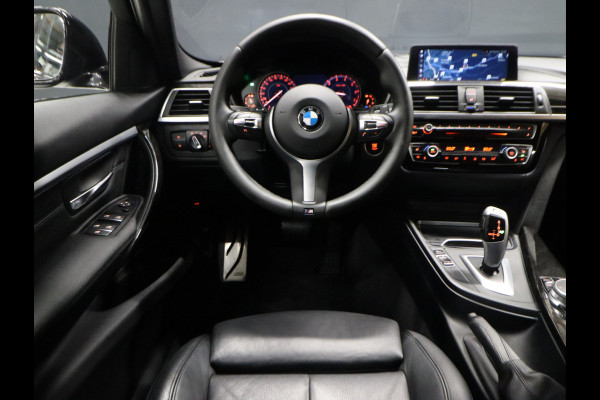 BMW 3 Serie Touring 318i M Sport [SCHUIFKANTELDAK, STOELVERWARMING, CRUISE CONTROL, ELEKTRISCHE ACHTERKLEP,  PDC ACHTER, VOL LEDER, M- STUUR, LED, NAVIGATIE, NIEUWSTAAT]