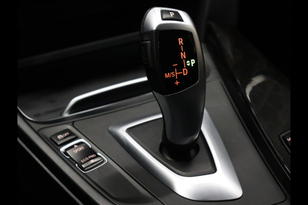 BMW 3 Serie Touring 318i M Sport [SCHUIFKANTELDAK, STOELVERWARMING, CRUISE CONTROL, ELEKTRISCHE ACHTERKLEP,  PDC ACHTER, VOL LEDER, M- STUUR, LED, NAVIGATIE, NIEUWSTAAT]