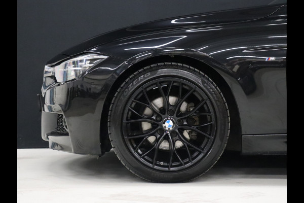 BMW 3 Serie Touring 318i M Sport [SCHUIFKANTELDAK, STOELVERWARMING, CRUISE CONTROL, ELEKTRISCHE ACHTERKLEP,  PDC ACHTER, VOL LEDER, M- STUUR, LED, NAVIGATIE, NIEUWSTAAT]
