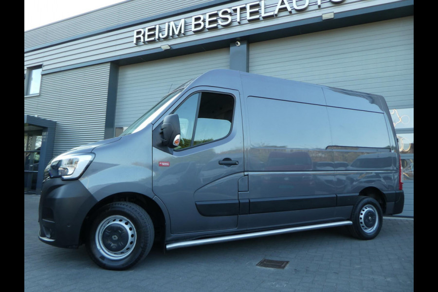 Renault Master T35 2.3 dCi 135 L2H2 airco , navigatie , camera