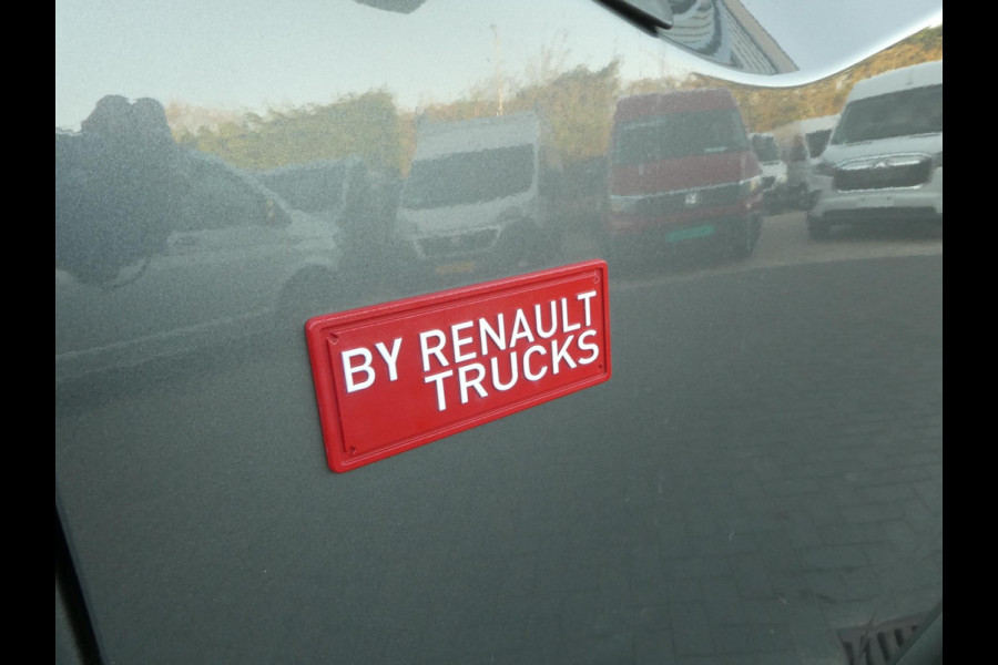 Renault Master T35 2.3 dCi 135 L2H2 airco , navigatie , camera