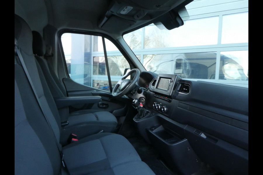 Renault Master T35 2.3 dCi 135 L2H2 airco , navigatie , camera
