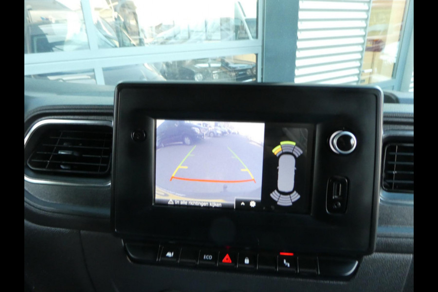 Renault Master T35 2.3 dCi 135 L2H2 airco , navigatie , camera