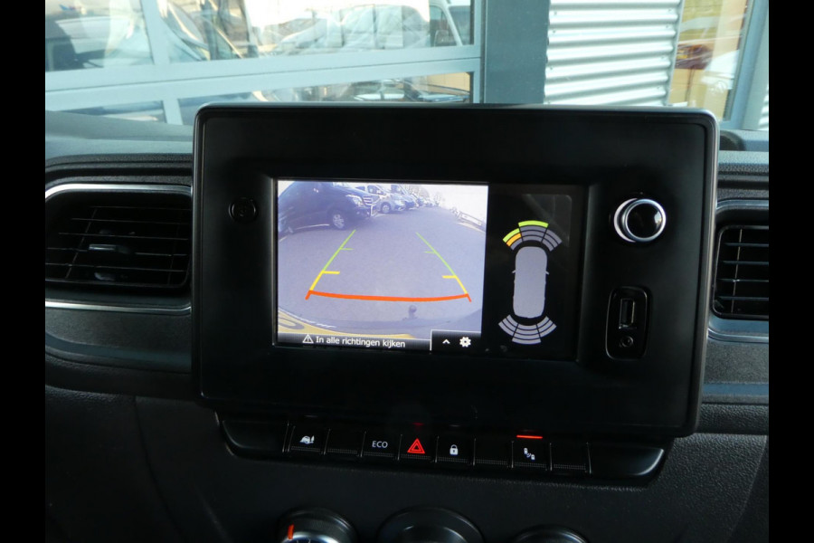 Renault Master T35 2.3 dCi 135 L2H2 airco , navigatie , camera