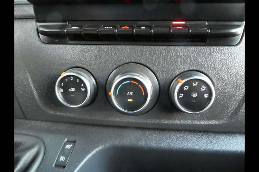 Renault Master T35 2.3 dCi 135 L2H2 airco , navigatie , camera