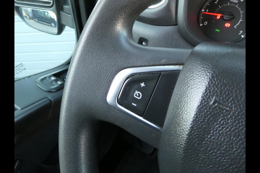 Renault Master T35 2.3 dCi 135 L2H2 airco , navigatie , camera
