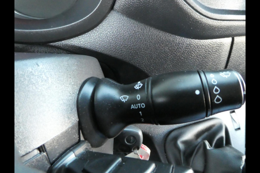 Renault Master T35 2.3 dCi 135 L2H2 airco , navigatie , camera