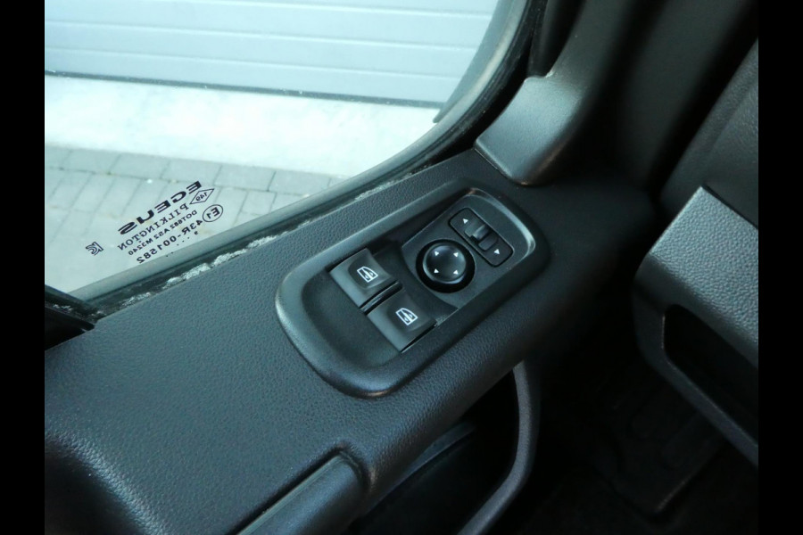 Renault Master T35 2.3 dCi 135 L2H2 airco , navigatie , camera