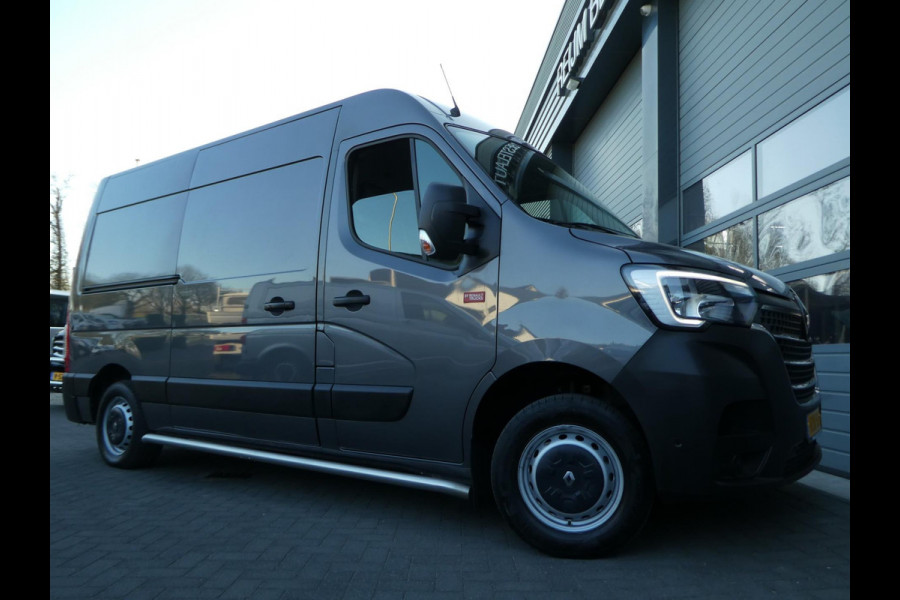 Renault Master T35 2.3 dCi 135 L2H2 airco , navigatie , camera