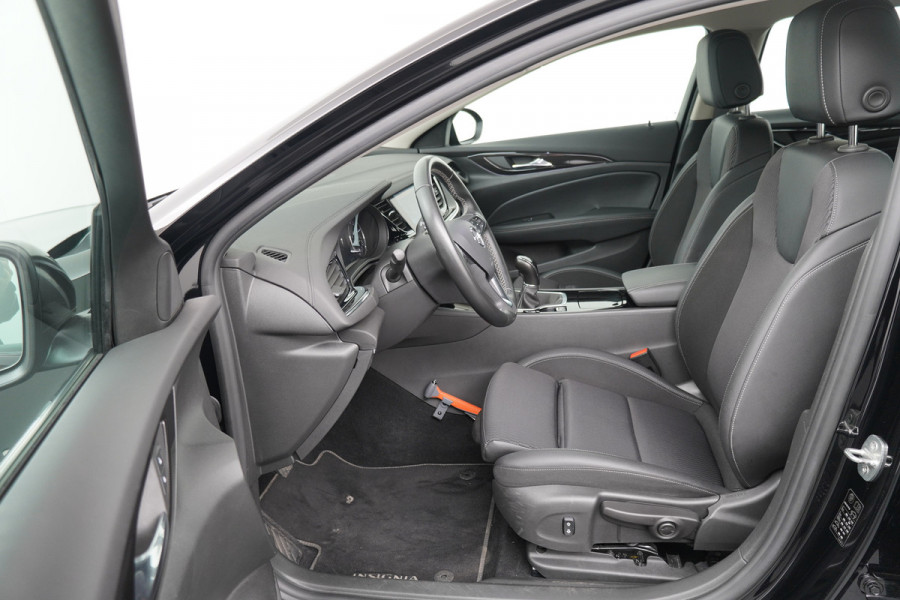 Opel Insignia Sports Tourer BWJ 2021 1.5 CDTI 123 PK Business Elegance | NWE APK TREKHAAK  / SPORTSTOELEN / CAMERA / CARPLAY / NAVI / CLIMA / CRUISE / HALF LEDER / KEYLESS / CAMERA / ELEK.  ACHTERKLEP / DODE HOEK DETECTIE / LMV 18 INCH / LED