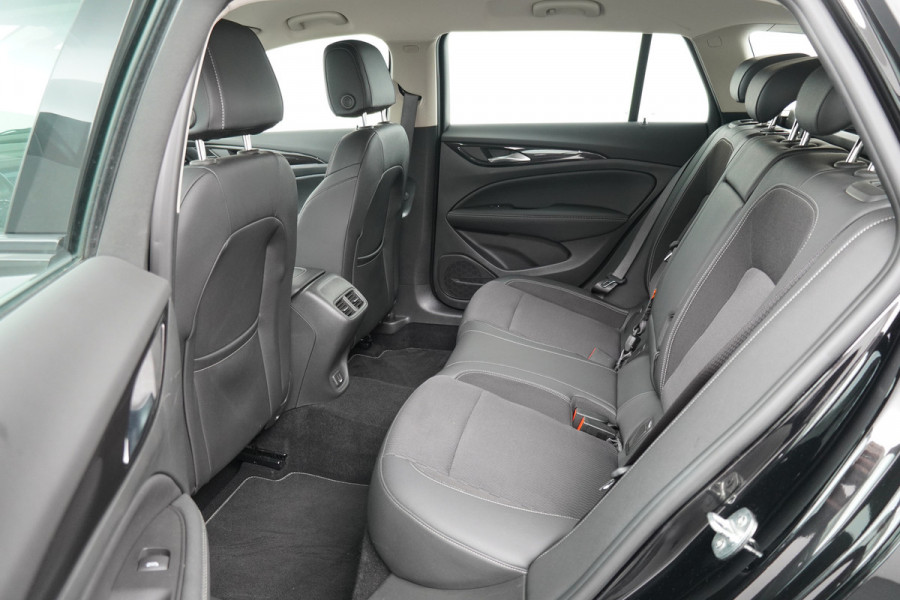 Opel Insignia Sports Tourer BWJ 2021 1.5 CDTI 123 PK Business Elegance | NWE APK TREKHAAK  / SPORTSTOELEN / CAMERA / CARPLAY / NAVI / CLIMA / CRUISE / HALF LEDER / KEYLESS / CAMERA / ELEK.  ACHTERKLEP / DODE HOEK DETECTIE / LMV 18 INCH / LED