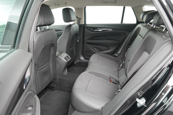 Opel Insignia Sports Tourer BWJ 2021 1.5 CDTI 123 PK Business Elegance | NWE APK TREKHAAK  / SPORTSTOELEN / CAMERA / CARPLAY / NAVI / CLIMA / CRUISE / HALF LEDER / KEYLESS / CAMERA / ELEK.  ACHTERKLEP / DODE HOEK DETECTIE / LMV 18 INCH / LED