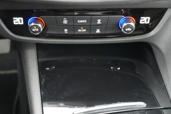 Opel Insignia Sports Tourer BWJ 2021 1.5 CDTI 123 PK Business Elegance | NWE APK TREKHAAK  / SPORTSTOELEN / CAMERA / CARPLAY / NAVI / CLIMA / CRUISE / HALF LEDER / KEYLESS / CAMERA / ELEK.  ACHTERKLEP / DODE HOEK DETECTIE / LMV 18 INCH / LED