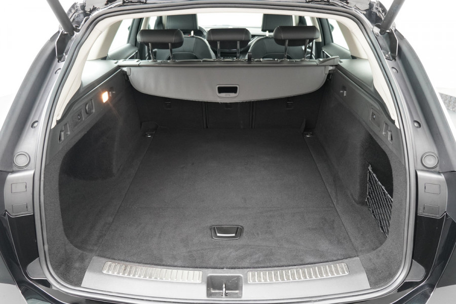 Opel Insignia Sports Tourer BWJ 2021 1.5 CDTI 123 PK Business Elegance | NWE APK TREKHAAK  / SPORTSTOELEN / CAMERA / CARPLAY / NAVI / CLIMA / CRUISE / HALF LEDER / KEYLESS / CAMERA / ELEK.  ACHTERKLEP / DODE HOEK DETECTIE / LMV 18 INCH / LED