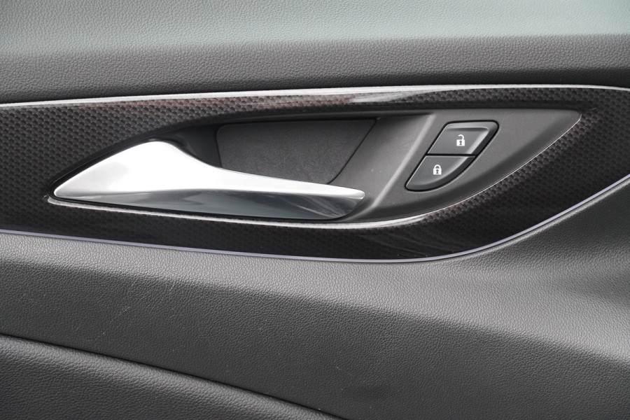 Opel Insignia Sports Tourer BWJ 2021 1.5 CDTI 123 PK Business Elegance | NWE APK TREKHAAK  / SPORTSTOELEN / CAMERA / CARPLAY / NAVI / CLIMA / CRUISE / HALF LEDER / KEYLESS / CAMERA / ELEK.  ACHTERKLEP / DODE HOEK DETECTIE / LMV 18 INCH / LED