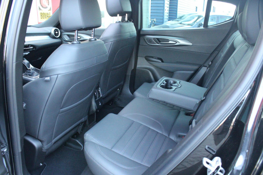 Alfa Romeo Tonale 1.5T 160PK HYbrid VELOCE | PANORAMISCH SCHUIF / KANTELDAK | LEDEREN BEKLEDING | VOORSTOELEN / STUUR VERWARMD | VOORSTOELEN GEVENTILEERD | VOORSTOELEN ELEKTRISCH VERSTELBAAR | DRAADLOOS APPLE CARPLAY / ANDROID AUTO | 360° CAMERA | AUTOMATISCH DIMMENDE BUITENSPIEGELS | 20"INCH LICHTMETALEN VELGEN | ADAPTIVE CRUISE CONTROL | KEYLESS ENTRY / START | ELEKTRISCH BEDIENBARE ACHTERKLEP | DRAADLOZE TELEFOONLADER | AMBIENT LIGHTING | DONKERE HEMELBEKLEDING | SCHAKELFLIPPERS AAN HET STUUR | VERWARMDE RUITENSPROEIERS |