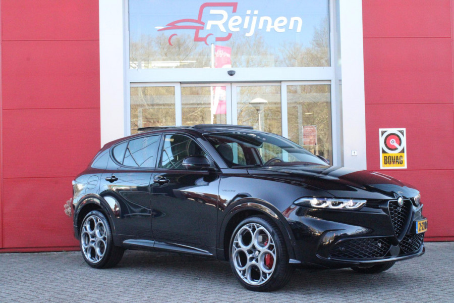 Alfa Romeo Tonale 1.5T 160PK HYbrid VELOCE | PANORAMISCH SCHUIF / KANTELDAK | LEDEREN BEKLEDING | VOORSTOELEN / STUUR VERWARMD | VOORSTOELEN GEVENTILEERD | VOORSTOELEN ELEKTRISCH VERSTELBAAR | DRAADLOOS APPLE CARPLAY / ANDROID AUTO | 360° CAMERA | AUTOMATISCH DIMMENDE BUITENSPIEGELS | 20"INCH LICHTMETALEN VELGEN | ADAPTIVE CRUISE CONTROL | KEYLESS ENTRY / START | ELEKTRISCH BEDIENBARE ACHTERKLEP | DRAADLOZE TELEFOONLADER | AMBIENT LIGHTING | DONKERE HEMELBEKLEDING | SCHAKELFLIPPERS AAN HET STUUR | VERWARMDE RUITENSPROEIERS |
