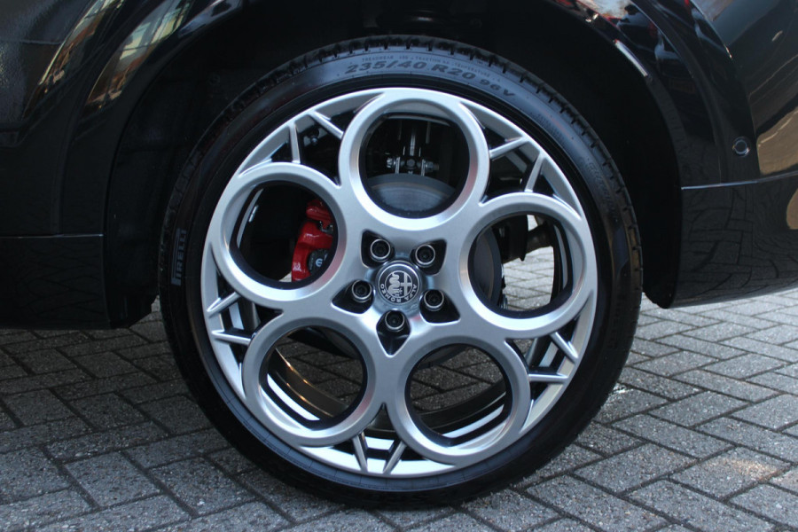 Alfa Romeo Tonale 1.5T 160PK HYbrid VELOCE | PANORAMISCH SCHUIF / KANTELDAK | LEDEREN BEKLEDING | VOORSTOELEN / STUUR VERWARMD | VOORSTOELEN GEVENTILEERD | VOORSTOELEN ELEKTRISCH VERSTELBAAR | DRAADLOOS APPLE CARPLAY / ANDROID AUTO | 360° CAMERA | AUTOMATISCH DIMMENDE BUITENSPIEGELS | 20"INCH LICHTMETALEN VELGEN | ADAPTIVE CRUISE CONTROL | KEYLESS ENTRY / START | ELEKTRISCH BEDIENBARE ACHTERKLEP | DRAADLOZE TELEFOONLADER | AMBIENT LIGHTING | DONKERE HEMELBEKLEDING | SCHAKELFLIPPERS AAN HET STUUR | VERWARMDE RUITENSPROEIERS |
