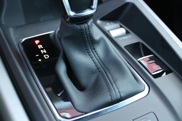 Alfa Romeo Tonale 1.5T 160PK HYbrid VELOCE | PANORAMISCH SCHUIF / KANTELDAK | LEDEREN BEKLEDING | VOORSTOELEN / STUUR VERWARMD | VOORSTOELEN GEVENTILEERD | VOORSTOELEN ELEKTRISCH VERSTELBAAR | DRAADLOOS APPLE CARPLAY / ANDROID AUTO | 360° CAMERA | AUTOMATISCH DIMMENDE BUITENSPIEGELS | 20"INCH LICHTMETALEN VELGEN | ADAPTIVE CRUISE CONTROL | KEYLESS ENTRY / START | ELEKTRISCH BEDIENBARE ACHTERKLEP | DRAADLOZE TELEFOONLADER | AMBIENT LIGHTING | DONKERE HEMELBEKLEDING | SCHAKELFLIPPERS AAN HET STUUR | VERWARMDE RUITENSPROEIERS |