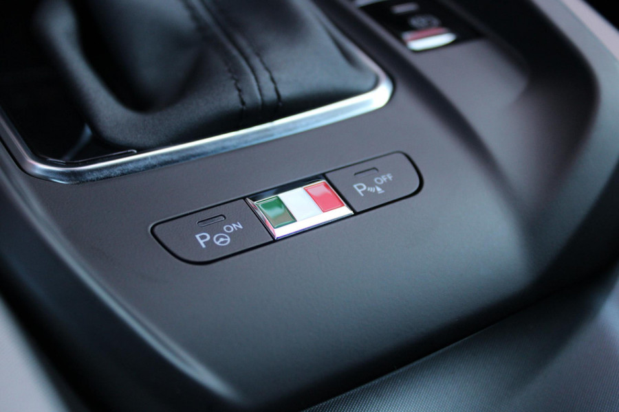 Alfa Romeo Tonale 1.5T 160PK HYbrid VELOCE | PANORAMISCH SCHUIF / KANTELDAK | LEDEREN BEKLEDING | VOORSTOELEN / STUUR VERWARMD | VOORSTOELEN GEVENTILEERD | VOORSTOELEN ELEKTRISCH VERSTELBAAR | DRAADLOOS APPLE CARPLAY / ANDROID AUTO | 360° CAMERA | AUTOMATISCH DIMMENDE BUITENSPIEGELS | 20"INCH LICHTMETALEN VELGEN | ADAPTIVE CRUISE CONTROL | KEYLESS ENTRY / START | ELEKTRISCH BEDIENBARE ACHTERKLEP | DRAADLOZE TELEFOONLADER | AMBIENT LIGHTING | DONKERE HEMELBEKLEDING | SCHAKELFLIPPERS AAN HET STUUR | VERWARMDE RUITENSPROEIERS |