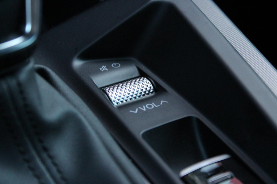 Alfa Romeo Tonale 1.5T 160PK HYbrid VELOCE | PANORAMISCH SCHUIF / KANTELDAK | LEDEREN BEKLEDING | VOORSTOELEN / STUUR VERWARMD | VOORSTOELEN GEVENTILEERD | VOORSTOELEN ELEKTRISCH VERSTELBAAR | DRAADLOOS APPLE CARPLAY / ANDROID AUTO | 360° CAMERA | AUTOMATISCH DIMMENDE BUITENSPIEGELS | 20"INCH LICHTMETALEN VELGEN | ADAPTIVE CRUISE CONTROL | KEYLESS ENTRY / START | ELEKTRISCH BEDIENBARE ACHTERKLEP | DRAADLOZE TELEFOONLADER | AMBIENT LIGHTING | DONKERE HEMELBEKLEDING | SCHAKELFLIPPERS AAN HET STUUR | VERWARMDE RUITENSPROEIERS |
