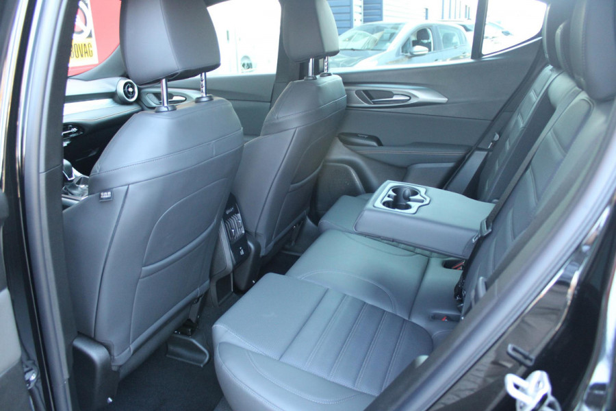 Alfa Romeo Tonale 1.5T 160PK HYbrid VELOCE | PANORAMISCH SCHUIF / KANTELDAK | LEDEREN BEKLEDING | VOORSTOELEN / STUUR VERWARMD | VOORSTOELEN GEVENTILEERD | VOORSTOELEN ELEKTRISCH VERSTELBAAR | DRAADLOOS APPLE CARPLAY / ANDROID AUTO | 360° CAMERA | AUTOMATISCH DIMMENDE BUITENSPIEGELS | 20"INCH LICHTMETALEN VELGEN | ADAPTIVE CRUISE CONTROL | KEYLESS ENTRY / START | ELEKTRISCH BEDIENBARE ACHTERKLEP | DRAADLOZE TELEFOONLADER | AMBIENT LIGHTING | DONKERE HEMELBEKLEDING | SCHAKELFLIPPERS AAN HET STUUR | VERWARMDE RUITENSPROEIERS |