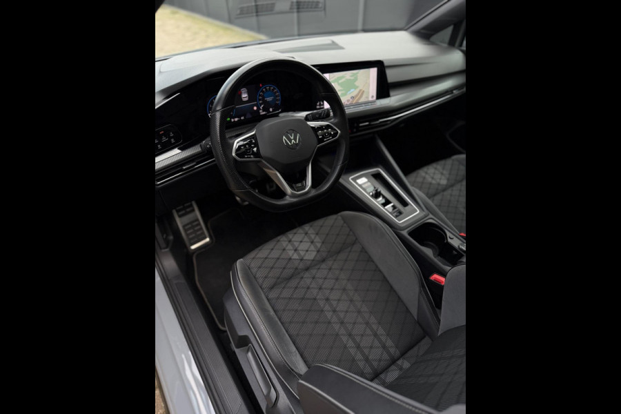 Volkswagen Golf 1.5 eTSI 3x R-Line Panorama Camera