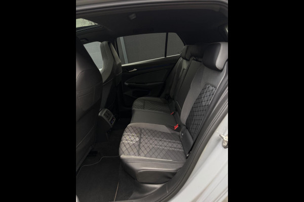 Volkswagen Golf 1.5 eTSI 3x R-Line Panorama Camera