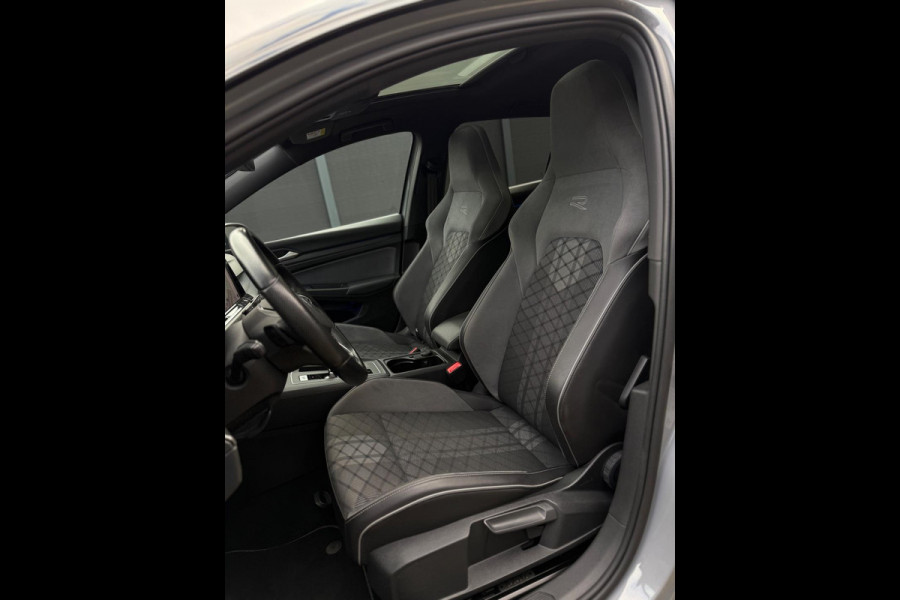 Volkswagen Golf 1.5 eTSI 3x R-Line Panorama Camera