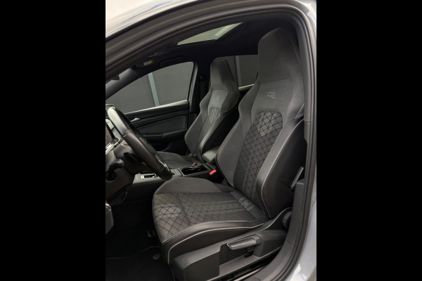 Volkswagen Golf 1.5 eTSI 3x R-Line Panorama Camera