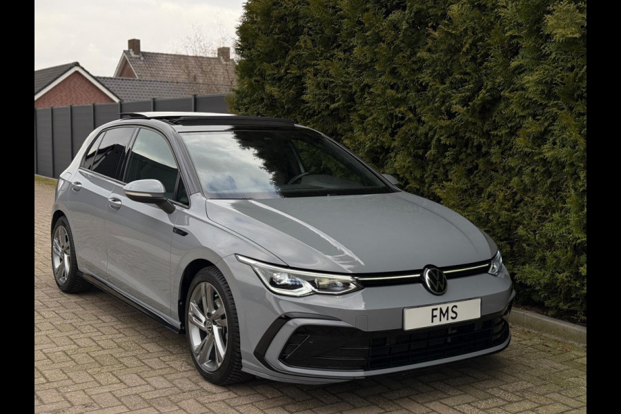 Volkswagen Golf 1.5 eTSI 3x R-Line Panorama Camera