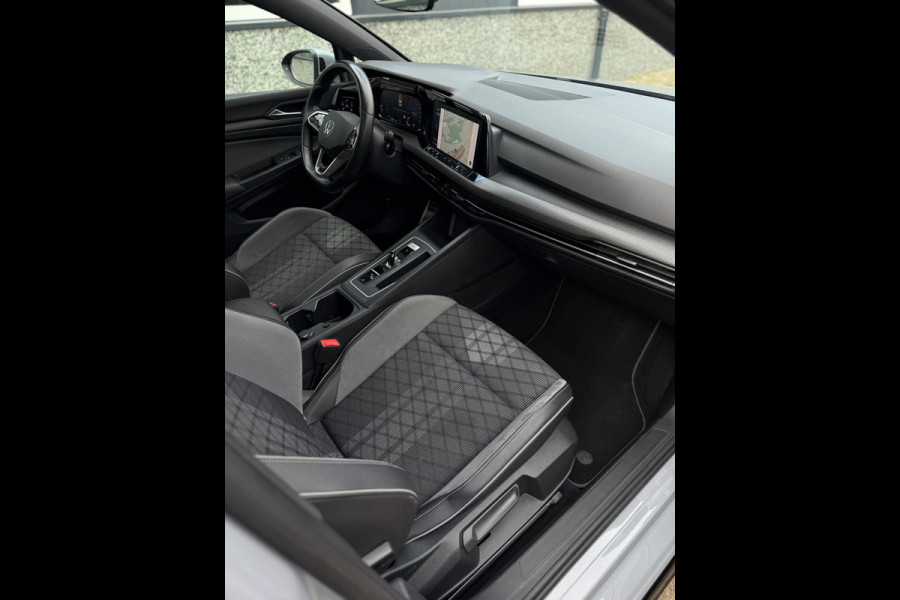 Volkswagen Golf 1.5 eTSI 3x R-Line Panorama Camera