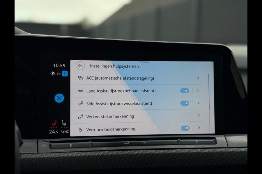 Volkswagen Golf 1.5 eTSI 3x R-Line Panorama Camera