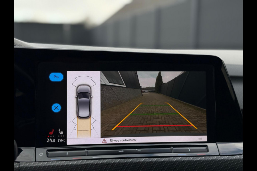 Volkswagen Golf 1.5 eTSI 3x R-Line Panorama Camera