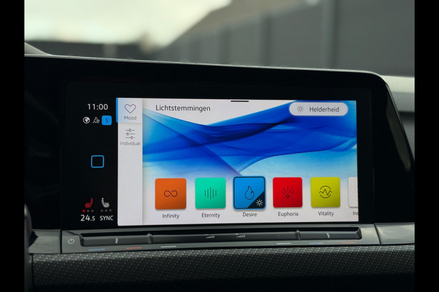 Volkswagen Golf 1.5 eTSI 3x R-Line Panorama Camera