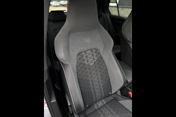 Volkswagen Golf 1.5 eTSI 3x R-Line Panorama Camera