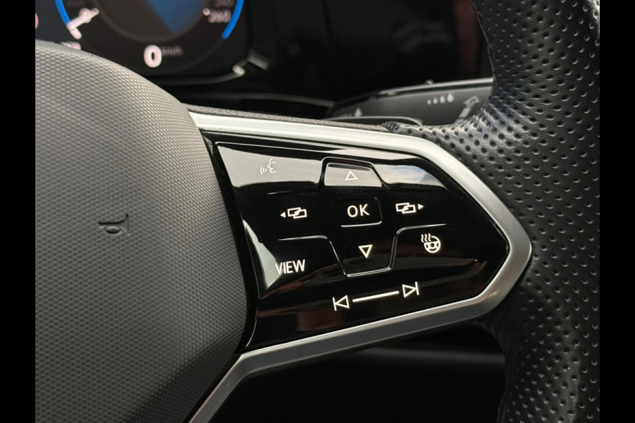 Volkswagen Golf 1.5 eTSI 3x R-Line Panorama Camera