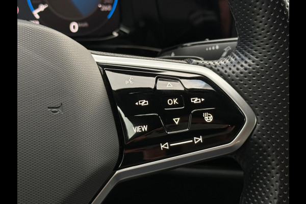 Volkswagen Golf 1.5 eTSI 3x R-Line Panorama Camera