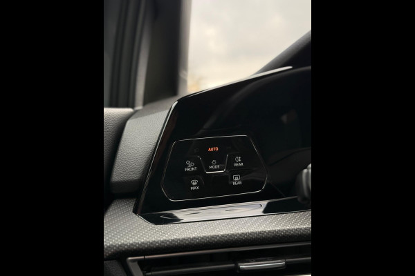 Volkswagen Golf 1.5 eTSI 3x R-Line Panorama Camera