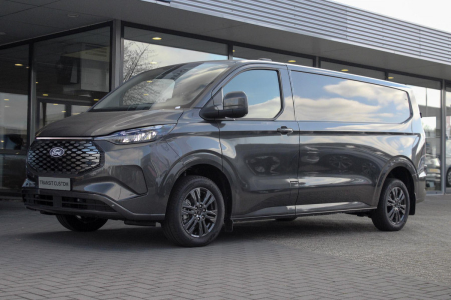 Ford E-Transit Cust. 320 L2H1 Limited 65 kWh 218pk | VOORRAAD | Inklapbare trekhaak | 17 inch lichtmetalen velgen (Carbonised Grey) | Driver Assistent Pack Premium | AGM accu | 3-fase laadkabel mode 3 32A, 10 meter | Centrale dubbele vergrendeling | Vehicle Integration System