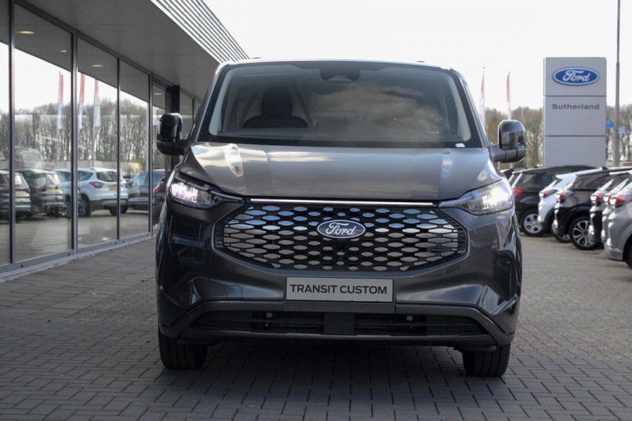 Ford E-Transit Cust. 320 L2H1 Limited 65 kWh 218pk | VOORRAAD | Inklapbare trekhaak | 17 inch lichtmetalen velgen (Carbonised Grey) | Driver Assistent Pack Premium | AGM accu | 3-fase laadkabel mode 3 32A, 10 meter | Centrale dubbele vergrendeling | Vehicle Integration System