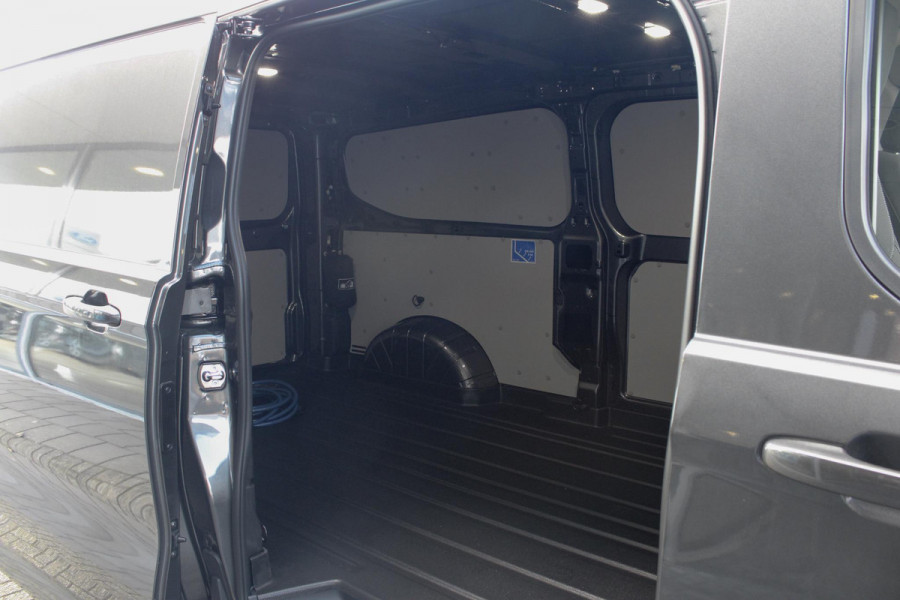 Ford E-Transit Cust. 320 L2H1 Limited 65 kWh 218pk | VOORRAAD | Inklapbare trekhaak | 17 inch lichtmetalen velgen (Carbonised Grey) | Driver Assistent Pack Premium | AGM accu | 3-fase laadkabel mode 3 32A, 10 meter | Centrale dubbele vergrendeling | Vehicle Integration System