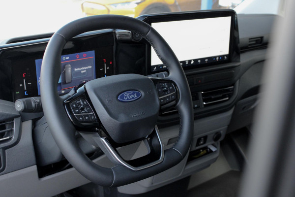 Ford E-Transit Cust. 320 L2H1 Limited 65 kWh 218pk | VOORRAAD | Inklapbare trekhaak | 17 inch lichtmetalen velgen (Carbonised Grey) | Driver Assistent Pack Premium | AGM accu | 3-fase laadkabel mode 3 32A, 10 meter | Centrale dubbele vergrendeling | Vehicle Integration System