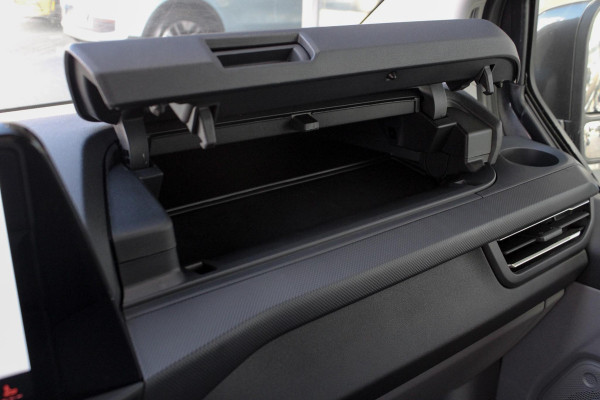 Ford E-Transit Cust. 320 L2H1 Limited 65 kWh 218pk | VOORRAAD | Inklapbare trekhaak | 17 inch lichtmetalen velgen (Carbonised Grey) | Driver Assistent Pack Premium | AGM accu | 3-fase laadkabel mode 3 32A, 10 meter | Centrale dubbele vergrendeling | Vehicle Integration System