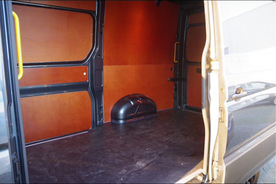 Volkswagen Crafter 35 2.0 TDI L3H3 FACELIFT! 177PK AUT. LED, 2X SCHUIFDEUR, BETIMMERING, VIRTUAL, GROOT SCHERM, CAMERA, NAVI, CRUISE, CLIMA