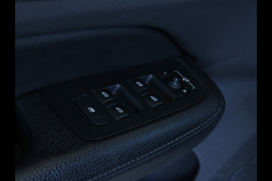 Volvo V60 2.0 B3 Business Pro 1E  EIG | LEDER | STUURWIEL VERW | STOELVERW | CARPLAY | CAMERA | TREKHAAK |